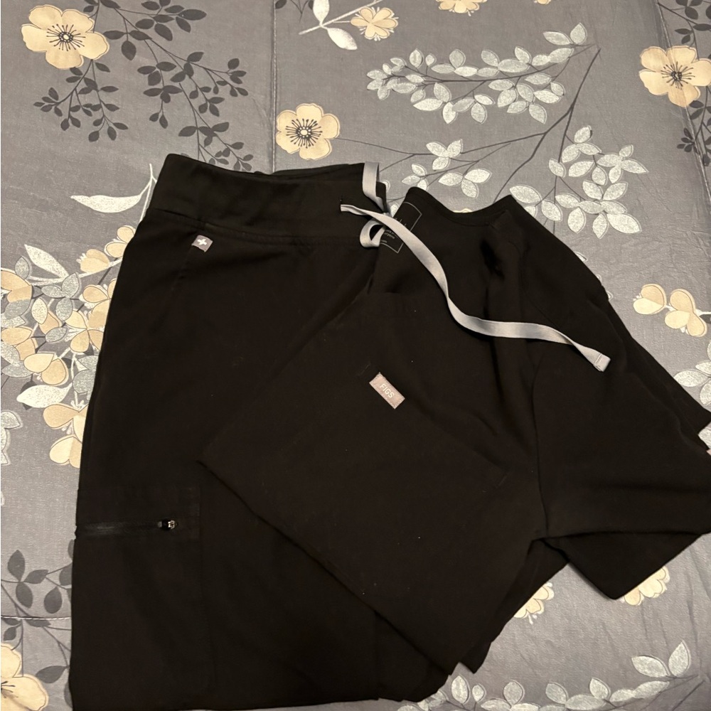 Figs Black Scrub Set